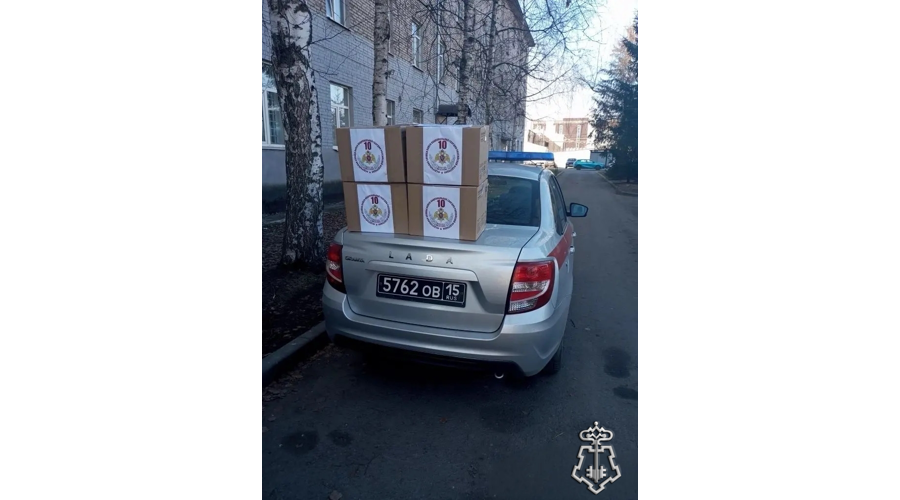 В Санкт-Петербурге сотрудники Росгвардии передали гуманитарную помощь военнослужащим, находящимся в зоне специальной военной операции