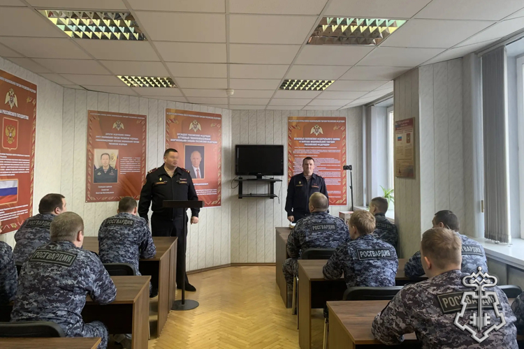 В роте по охране имущества физических и юридических лиц при транспортировке регионального Управления вневедомственной охраны состоялось торжественное совещание