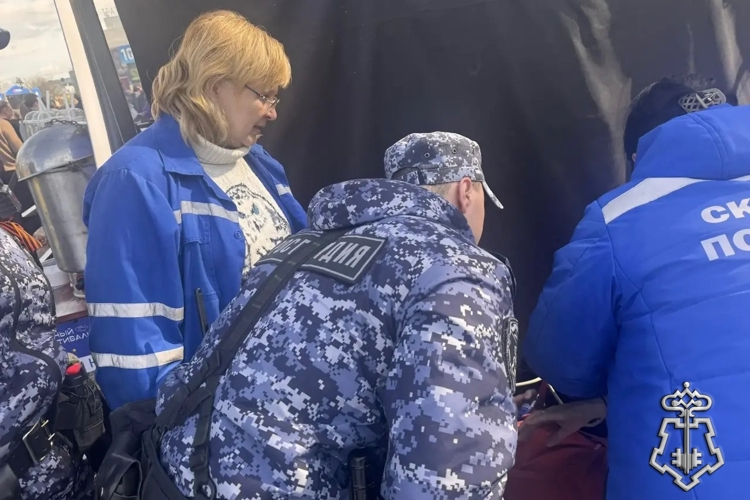 В Петербурге росгвардейцы оказали доврачебную помощь пожилой женщине, которой внезапно стало плохо на городском мероприятии