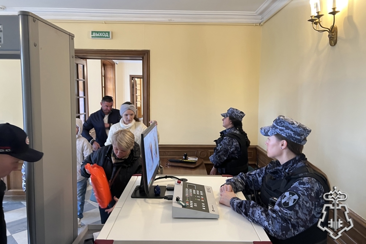 В Санкт-Петербурге сотрудники Росгвардии обеспечили безопасность во время проведения ежегодной акции «Ночь музеев»