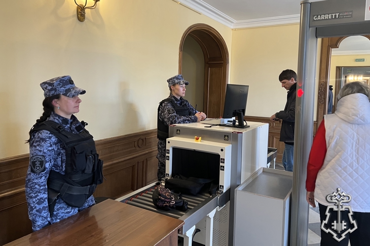 В Санкт-Петербурге сотрудники Росгвардии обеспечили безопасность во время проведения ежегодной акции «Ночь музеев»