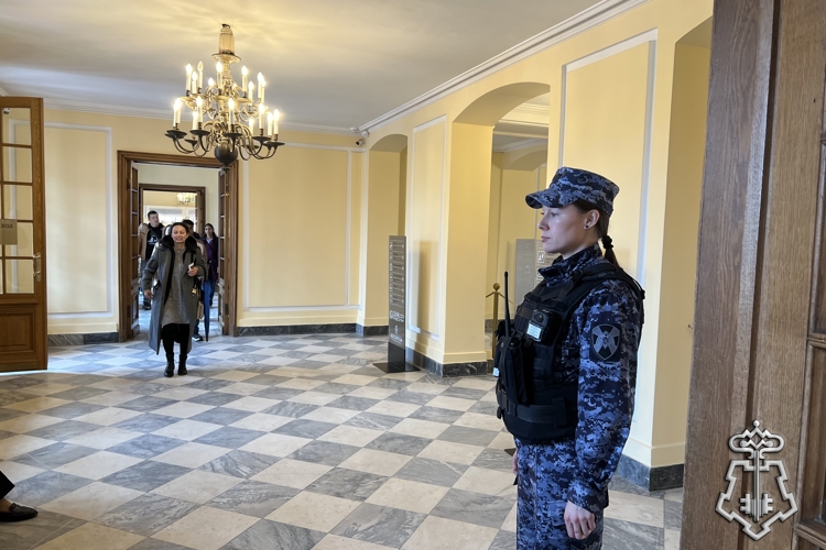 В Санкт-Петербурге сотрудники Росгвардии обеспечили безопасность во время проведения ежегодной акции «Ночь музеев»