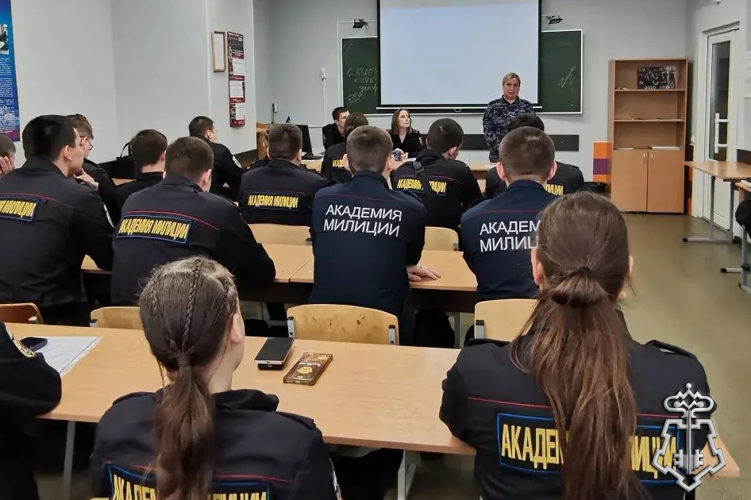 В Петербурге представители Росгвардии провели урок мужества для учащихся «Санкт-Петербургской академии милиции им. Н.А. Щёлокова»