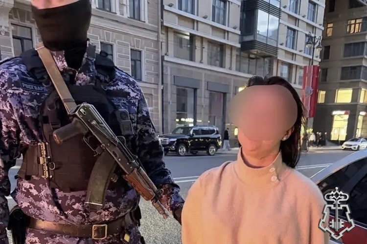 В центре Петербурга наряд Росгвардии задержал правонарушительницу, похитившую одежду общей стоимостью более 100000 рублей