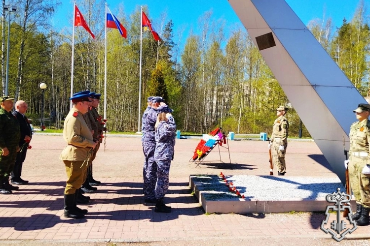 В Санкт-Петербурге сотрудники Росгвардии и ветераны службы приняли участие в автопробеге «Сыны Великой Победы»
