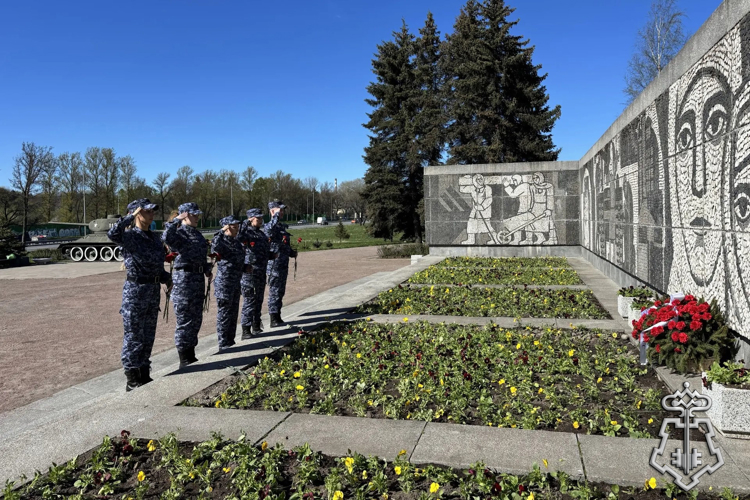 В Санкт-Петербурге росгвардейцы почтили память защитников города на «Пулковском рубеже» в преддверии 81-й годовщины Победы в Великой Отечественной войне