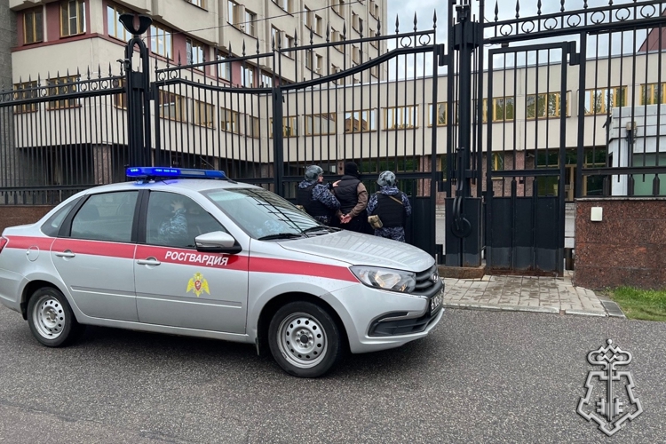 В Санкт-Петербурге росгвардейцы провели занятия по задержанию преступников на охраняемом объекте