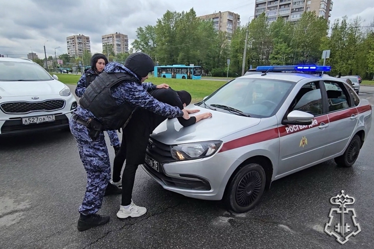 В Санкт-Петербурге росгвардейцы провели занятия по задержанию преступников на охраняемом объекте