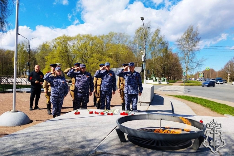 В Санкт-Петербурге сотрудники Росгвардии и ветераны службы приняли участие в автопробеге «Сыны Великой Победы»