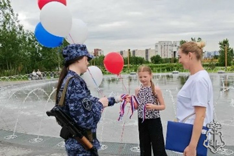 В Санкт-Петербурге представители Росгвардии провели мероприятия, приуроченные ко Дню России
