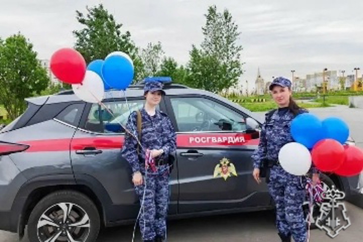 В Санкт-Петербурге представители Росгвардии провели мероприятия, приуроченные ко Дню России