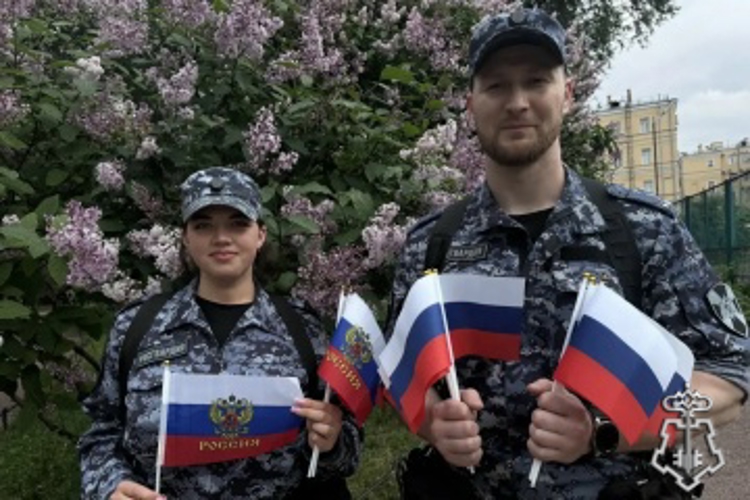В Санкт-Петербурге представители Росгвардии провели мероприятия, приуроченные ко Дню России