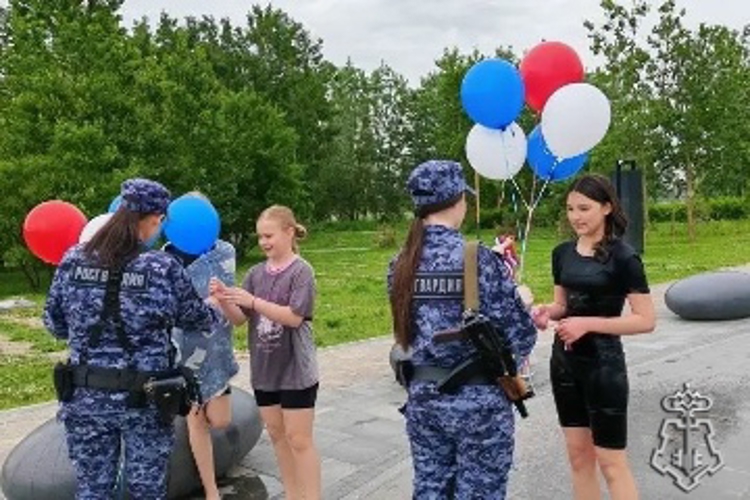 В Санкт-Петербурге представители Росгвардии провели мероприятия, приуроченные ко Дню России