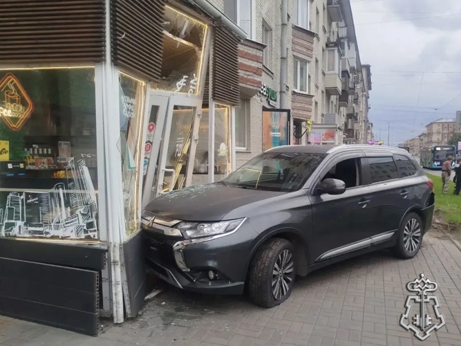 Петербургские росгвардейцы задержали водителя иномарки, пытавшегося скрыться после совершенного им ДТП