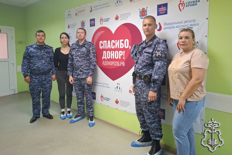 В преддверии Всемирного дня донора петербургские росгвардейцы добровольно сдали кровь для пациентов городских больниц 