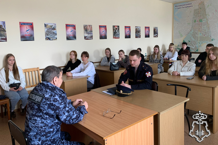   В Санкт-Петербурге представители Росгвардии провели встречу с учащимися «Санкт-Петербургской академии милиции им. Н.А.Щёлокова»