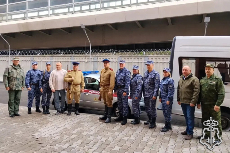 В Санкт-Петербурге и Ленинградской области сотрудники Росгвардии и ветераны службы приняли участие в автопробеге в преддверии Дня памяти и скорби 