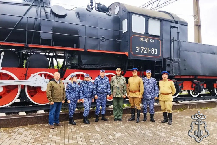 В Санкт-Петербурге и Ленинградской области сотрудники Росгвардии и ветераны службы приняли участие в автопробеге в преддверии Дня памяти и скорби 