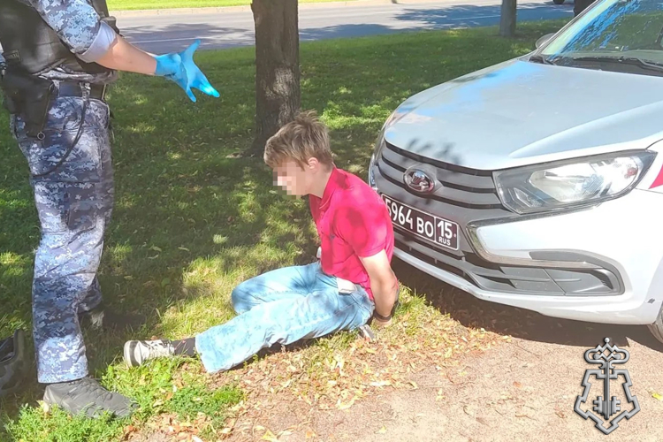 Петербургские росгвардейцы оперативно задержали подростка, совершившего поджог газозаправочной станции самообслуживания