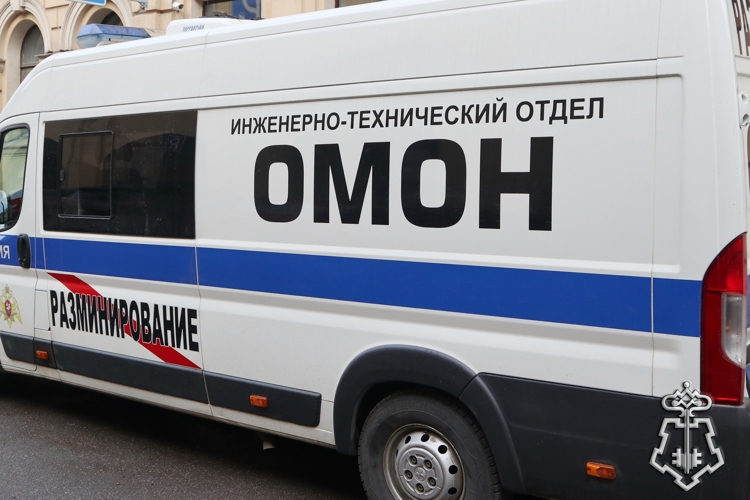 В Санкт-Петербурге сотрудники Росгвардии обеспечили охрану места обнаружения и обследовали боеприпас времён войны
