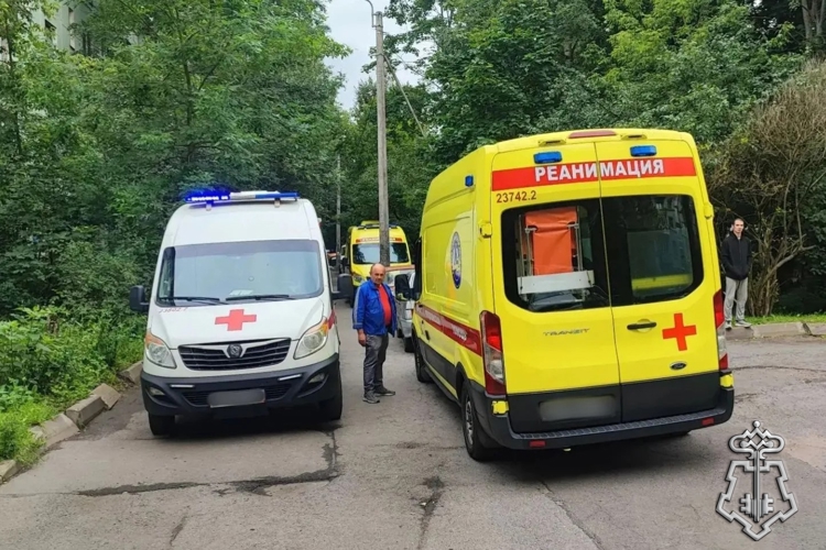 Петербургские росгвардейцы оказали содействие спасателям в эвакуации жильцов из дома на проспекте Маршала Жукова, в котором произошел сильный пожар