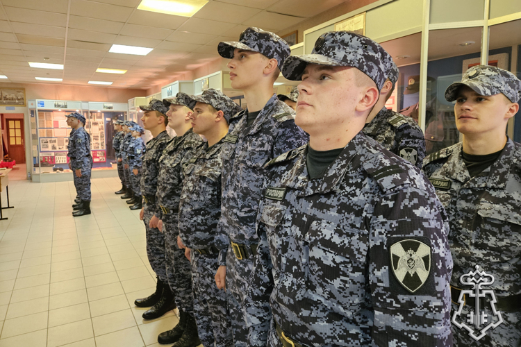 В год 10-летия образования Росгвардии и 215-летия войск правопорядка петербургские росгвардейцы приняли присягу на верность Родине