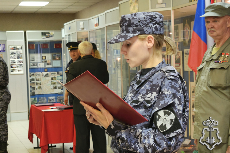 В год 10-летия образования Росгвардии и 215-летия войск правопорядка петербургские росгвардейцы приняли присягу на верность Родине