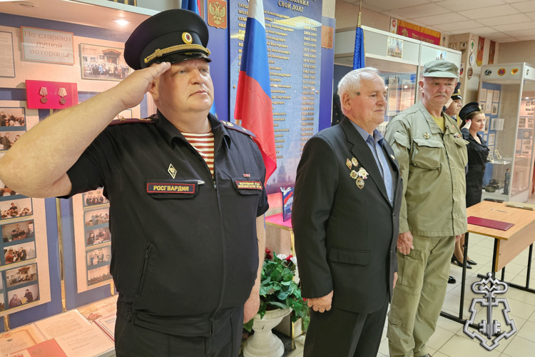 В год 10-летия образования Росгвардии и 215-летия войск правопорядка петербургские росгвардейцы приняли присягу на верность Родине