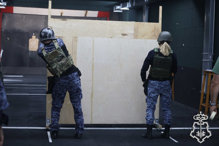 Сотрудники вневедомственной охраны Росгвардии приняли участие в турнире по стрельбе памяти лейтенанта милиции В. Нестерова