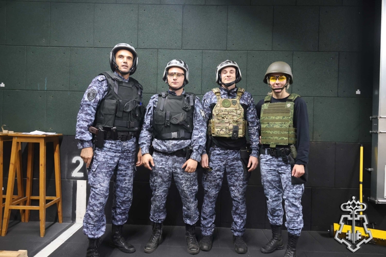 Сотрудники вневедомственной охраны Росгвардии приняли участие в турнире по стрельбе памяти лейтенанта милиции В. Нестерова