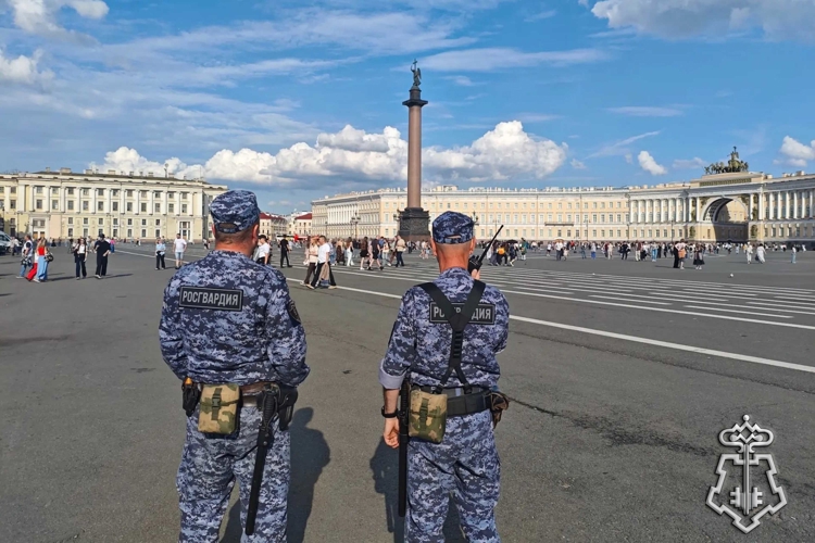   Росгвардейцы обеспечили безопасность на праздничных мероприятиях в честь Дня ВМФ в Санкт-Петербурге и Ленинградской области