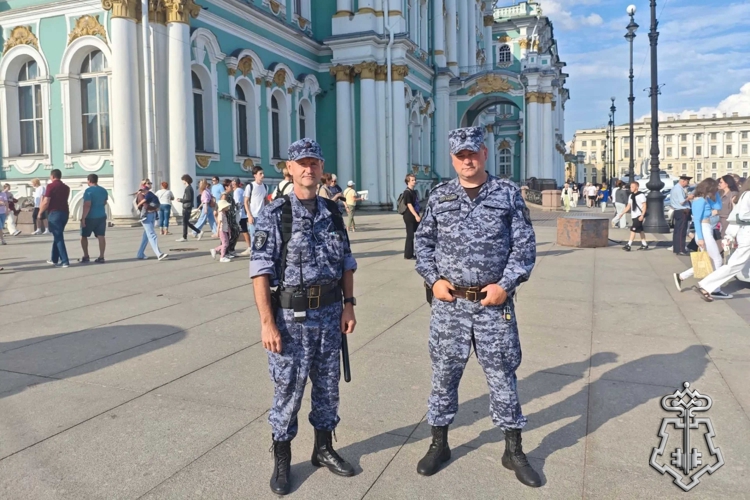   Росгвардейцы обеспечили безопасность на праздничных мероприятиях в честь Дня ВМФ в Санкт-Петербурге и Ленинградской области