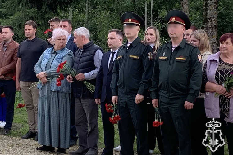 В Ленинградской области сотрудники Росгвардии приняли участие в церемонии перезахоронения останков воинов Красной армии – жертв лагеря «Дулаг-102»