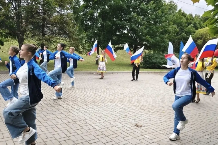Росгвардейцы приняли участие в праздновании Дня Государственного флага в Санкт-Петербурге и Ленинградской области
