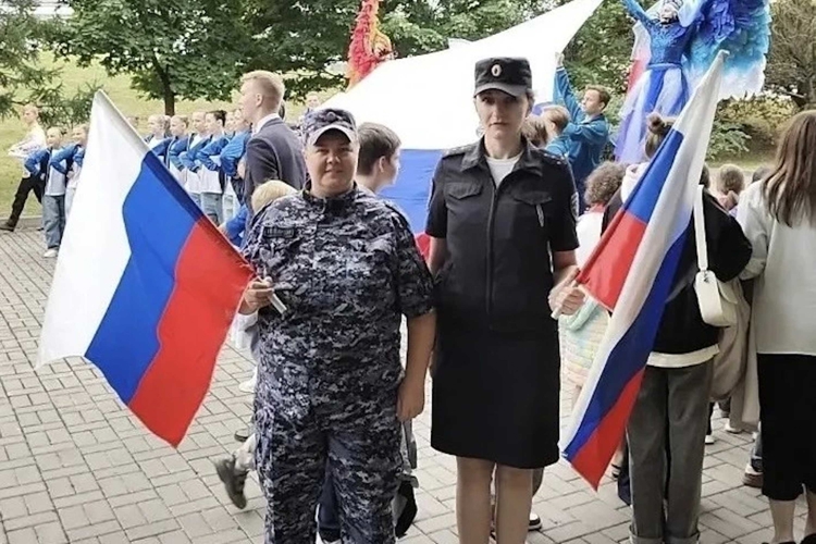 Росгвардейцы приняли участие в праздновании Дня Государственного флага в Санкт-Петербурге и Ленинградской области