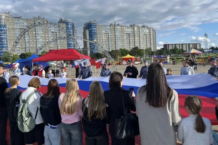 Росгвардейцы приняли участие в праздновании Дня Государственного флага в Санкт-Петербурге и Ленинградской области