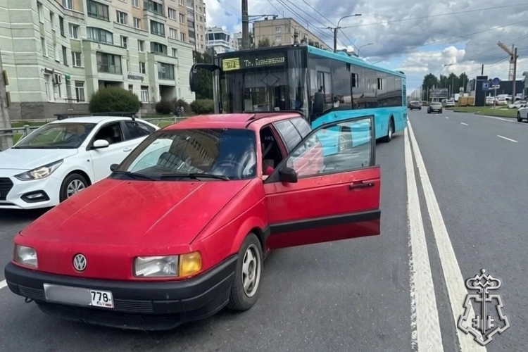 Петербургские росгвардейцы обнаружили объявленный в розыск автомобиль, ранее использовавшийся при совершении кражи в Ленобласти