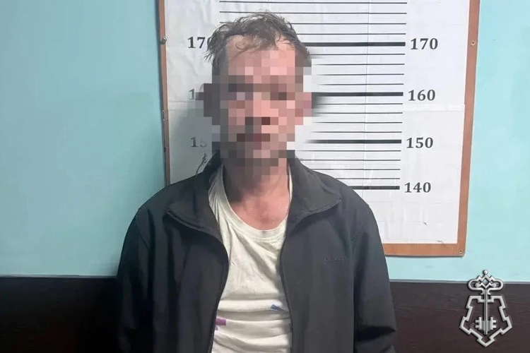В Санкт-Петербурге наряд Росгвардии задержал вора-рецидивиста, укравшего сумку у посетителя фастфуда в центре города