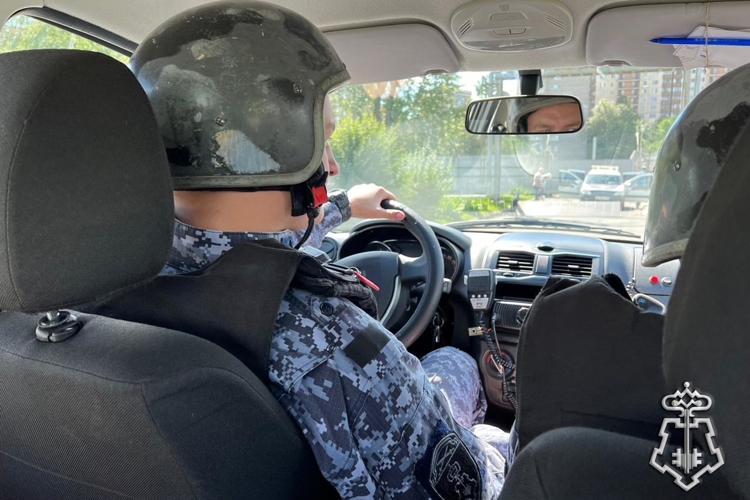 В Ленинградской области сотрудники Росгвардии задержали подозреваемого в проникновении в ПВЗ одного из маркетплейсов