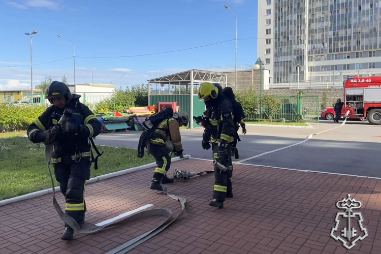 В Санкт-Петербурге и Ленинградской области сотрудники Росгвардии приняли участие во всероссийских учениях, прошедших на территории образовательных учреждений
