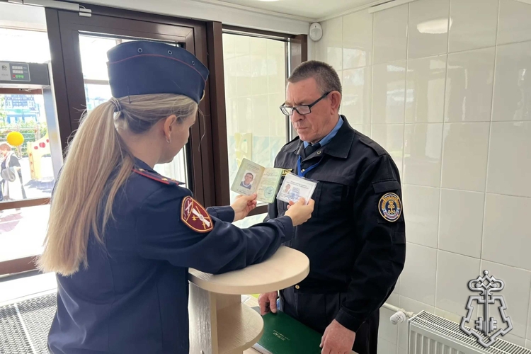 В Санкт-Петербурге и Ленинградской области сотрудники Росгвардии приняли участие во всероссийских учениях, прошедших на территории образовательных учреждений