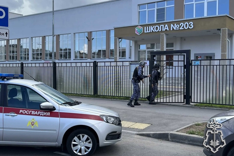 В Санкт-Петербурге и Ленинградской области сотрудники Росгвардии приняли участие во всероссийских учениях, прошедших на территории образовательных учреждений