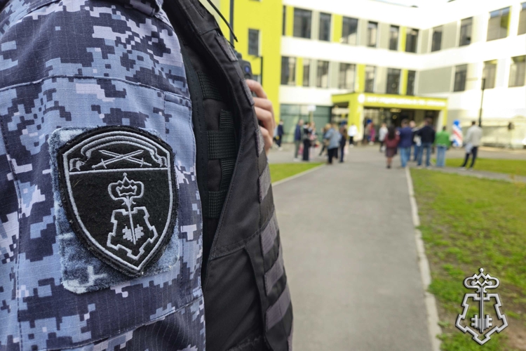 В Санкт-Петербурге и Ленинградской области сотрудники Росгвардии приняли участие в обеспечении правопорядка в День знаний