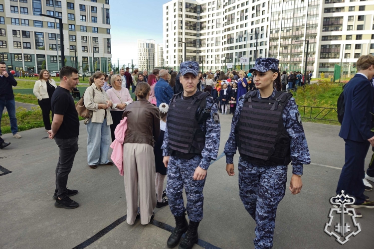 В Санкт-Петербурге и Ленинградской области сотрудники Росгвардии приняли участие в обеспечении правопорядка в День знаний