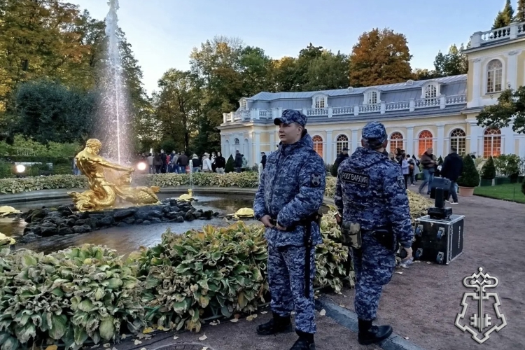 Сотрудники Росгвардии обеспечили безопасность на Осеннем фестивале фонтанов «Счастье»