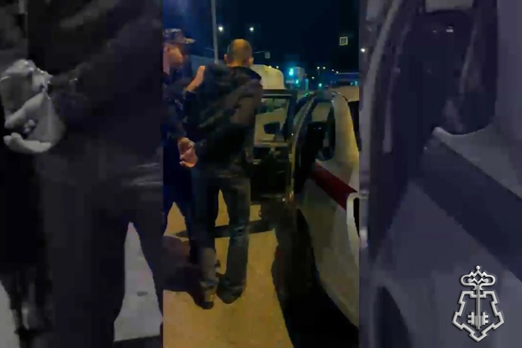 Петербургские росгвардейцы задержали нетрезвого водителя иномарки, врезавшегося в припаркованные автомобили 