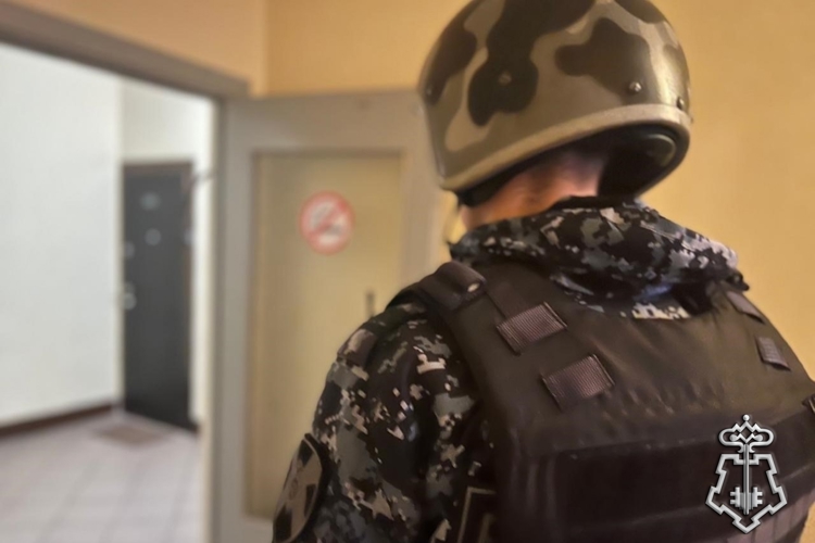 В Санкт-Петербурге наряд Росгвардии задержал правонарушителя, напавшего на жительницу одного из городских ЖК