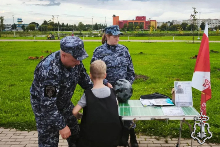 В Ленинградской области росгвардейцы приняли участие в фестивале, посвященном Дню знаний 