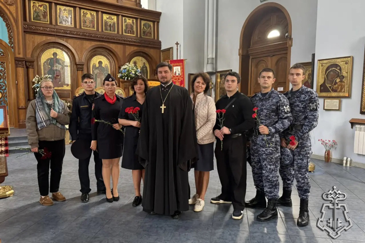 В Петербурге представители Росгвардии почтили память жертв терроризма у памятника «Детям Беслана»