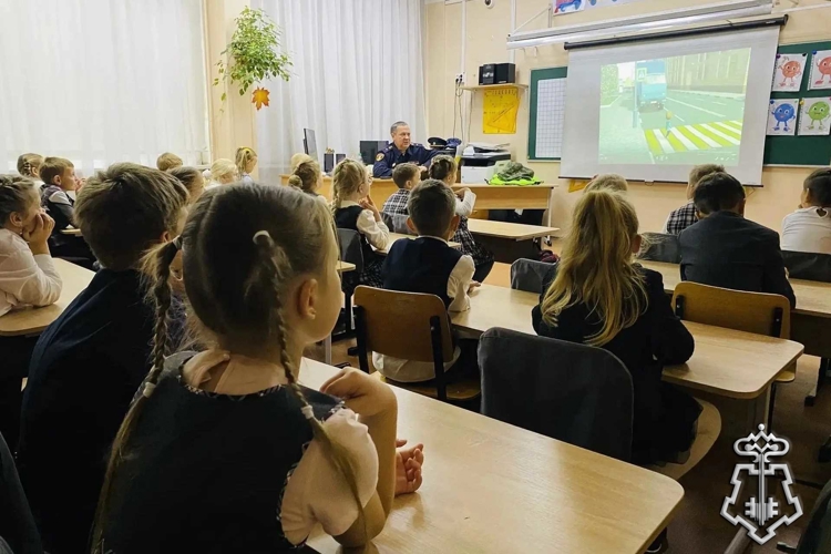 В Санкт-Петербурге сотрудники Росгвардии провели встречу со школьниками